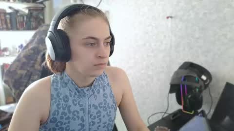 beverly_yay online show from June 2, 2026, 6:48 am