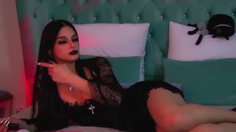 Beverly online show from November 25, 2025, 7:14 pm