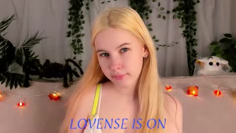 Eliz online show from October 20, 2025, 1:06 am