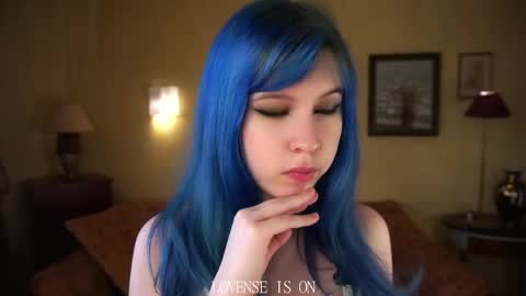 Eliz online show from April 15, 2026, 2:40 am