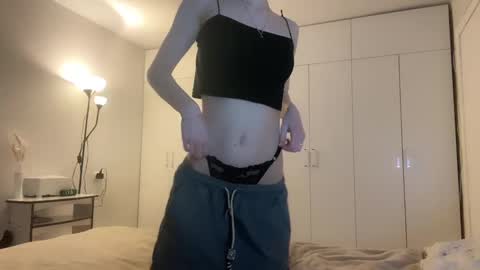 bezvanili online show from February 26, 2025, 8:11 pm