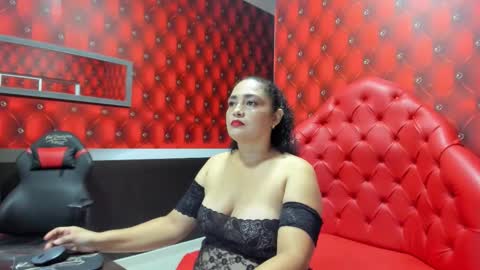 Snapshot of bianca_millf chatting on October 24, 2025, 3:47 am Bianca Millf  online show from October 24, 2025, 3:47 am