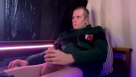 big_hairy_cock_is_horny online show from November 21, 2025, 9:13 pm