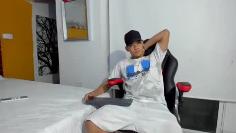 big_jhoonss_ online show from October 9, 2025, 2:53 am