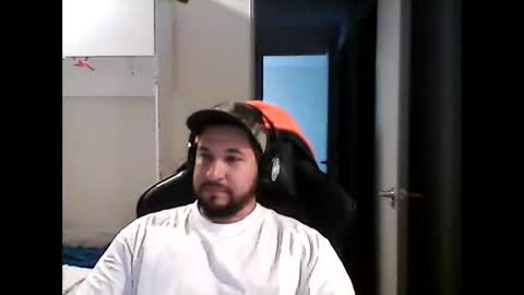 latinBoyHuge online show from October 24, 2025, 6:04 pm