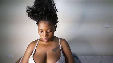 bigassmello_ online show from May 6, 2026, 2:08 am