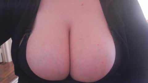 bigbittiesandfun online show from January 21, 2025, 8:43 pm