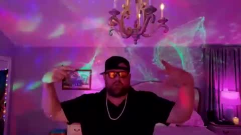 Snapshot of bigboi1o11 chatting on April 23, 2026, 8:02 am Bigboi1o11 online show from April 23, 2026, 8:02 am
