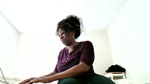 Snapshot of bigboobs_bouncin chatting on April 10, 2026, 12:10 pm Ashley online show from April 10, 2026, 12:10 pm