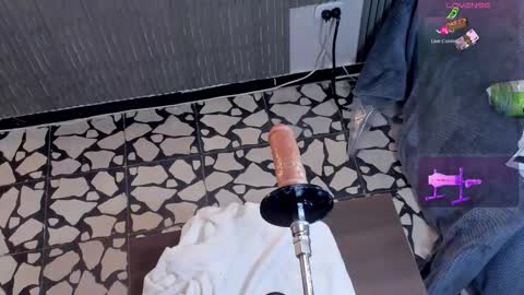 VIOLETA online show from November 5, 2025, 9:04 pm