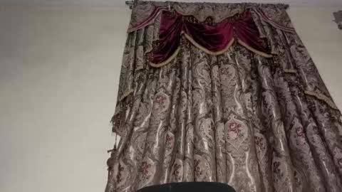 Lucy online show from December 17, 2025, 12:33 pm