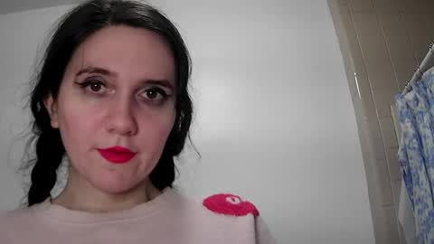 Isabella online show from December 31, 2024, 7:53 am