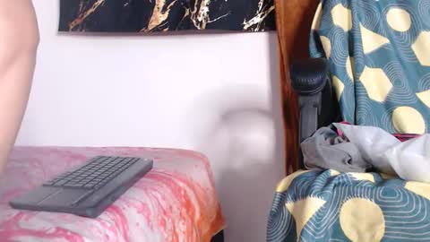 Snapshot of bigclit_isa chatting on May 10, 2026, 9:58 am bigclit_isa online show from May 10, 2026, 9:58 am