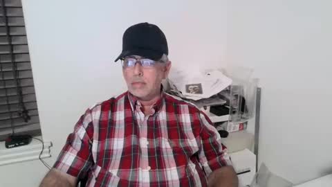 Snapshot of bigdylan17 chatting on November 11, 2025, 3:06 am Dylan 56 Taleah 53 online show from November 11, 2025, 3:06 am