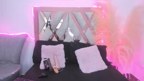 Snapshot of bigfinger125 chatting on February 21, 2025, 8:49 pm Lucy and Fred online show from February 21, 2025, 8:49 pm