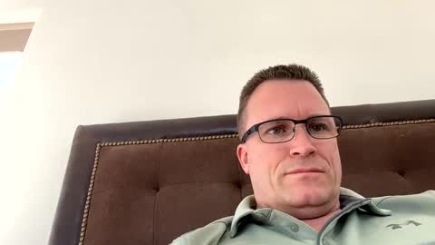 bigger22332233 online show from February 8, 2025, 8:21 pm