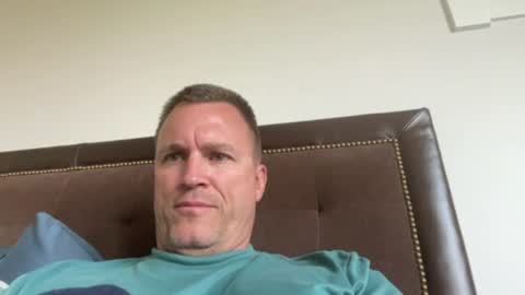 bigger22332233 online show from August 7, 2026, 6:10 pm