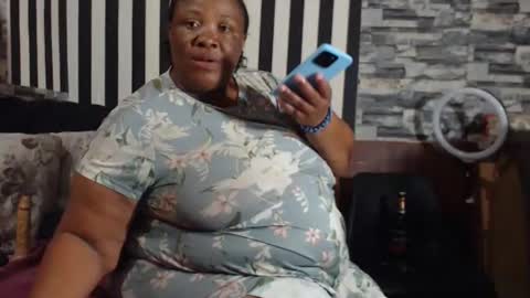 Snapshot of bighotmature chatting on April 6, 2026, 10:05 am bighotmature online show from April 6, 2026, 10:05 am