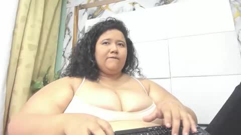 Snapshot of biglucyy chatting on April 28, 2026, 10:26 pm BigLucyy online show from April 28, 2026, 10:26 pm