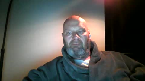 Snapshot of bigmike3339 chatting on December 10, 2024, 4:24 am bigmike3339 online show from December 10, 2024, 4:24 am