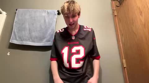 Snapshot of bigskinnyboyshh chatting on December 9, 2024, 10:22 am bigskinnyboyshh online show from December 9, 2024, 10:22 am