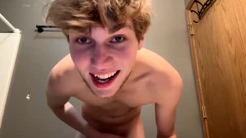 Snapshot of bigskinnyboyshh chatting on January 9, 2025, 5:43 pm bigskinnyboyshh online show from January 9, 2025, 5:43 pm