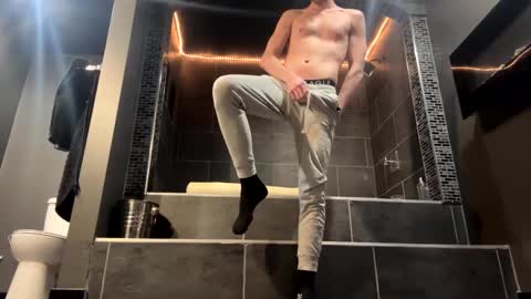 Snapshot of bigskinnyboyshh chatting on February 8, 2025, 1:32 am bigskinnyboyshh online show from February 8, 2025, 1:32 am