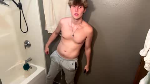 Snapshot of bigskinnyboyshh chatting on October 1, 2025, 2:28 am bigskinnyboyshh online show from October 1, 2025, 2:28 am