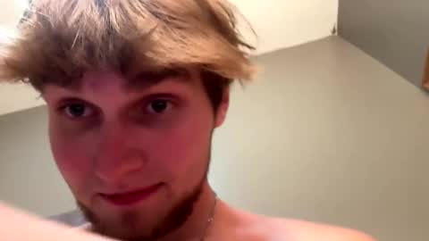 Snapshot of bigskinnyboyshh chatting on November 12, 2025, 4:13 am bigskinnyboyshh online show from November 12, 2025, 4:13 am