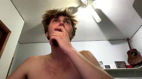 Snapshot of bigskinnyboyshh chatting on March 16, 2026, 11:42 pm bigskinnyboyshh online show from March 16, 2026, 11:42 pm