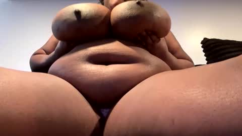 Snapshot of bigtiddygalore chatting on April 28, 2026, 3:06 pm bigtiddygalore online show from April 28, 2026, 3:06 pm