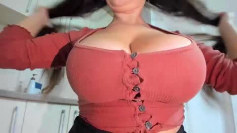 Snapshot of bigtitsmary2 chatting on September 25, 2025, 10:02 pm Mary help me buy a fuck machine guys online show from September 25, 2025, 10:02 pm