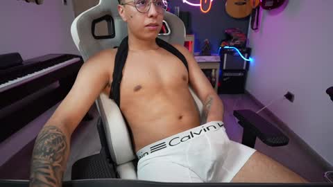 Snapshot of bigxboy96 chatting on February 3, 2025, 7:40 am bigxboy96 online show from February 3, 2025, 7:40 am