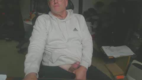 Snapshot of billp750876 chatting on May 24, 2026, 4:23 pm billp750876 online show from May 24, 2026, 4:23 pm