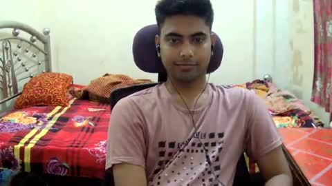 Snapshot of birbikrom104 chatting on July 7, 2026, 8:18 am birbikrom104 online show from July 7, 2026, 8:18 am