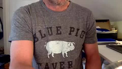 Snapshot of bisonbar chatting on February 3, 2025, 3:49 pm BisonBar online show from February 3, 2025, 3:49 pm