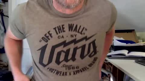 Snapshot of bisonbar chatting on February 4, 2025, 4:08 pm BisonBar online show from February 4, 2025, 4:08 pm