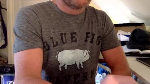 Snapshot of bisonbar chatting on February 21, 2025, 7:10 pm BisonBar online show from February 21, 2025, 7:10 pm