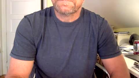 Snapshot of bisonbar chatting on October 2, 2025, 2:13 pm BisonBar online show from October 2, 2025, 2:13 pm