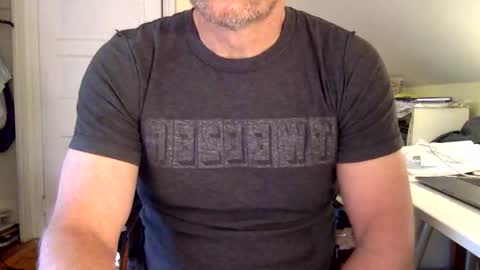 Snapshot of bisonbar chatting on October 25, 2025, 2:56 pm BisonBar online show from October 25, 2025, 2:56 pm