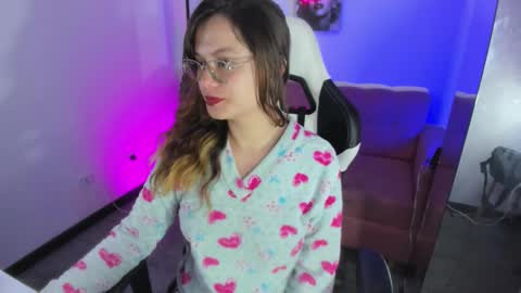 Sophie online show from November 30, 2025, 12:53 pm