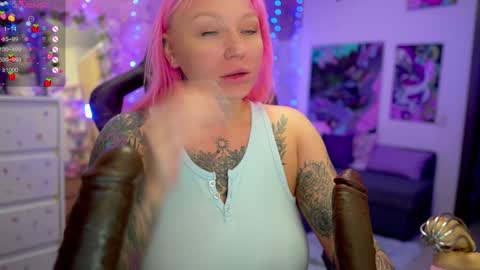 Snapshot of blackedbarbie chatting on December 22, 2024, 10:04 pm Alice online show from December 22, 2024, 10:04 pm