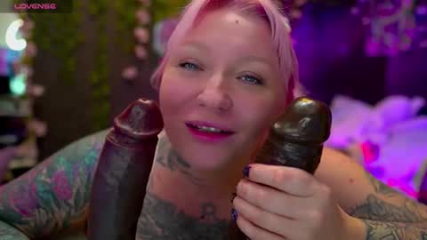 Snapshot of blackedbarbie chatting on September 16, 2025, 9:05 pm Alice online show from September 16, 2025, 9:05 pm