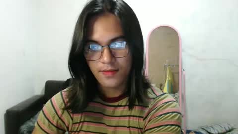 Ellez online show from December 17, 2024, 7:37 pm