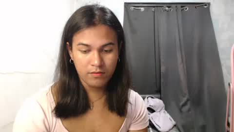 Ellez online show from December 2, 2025, 6:25 pm