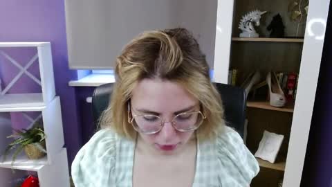 Z O E Y online show from April 15, 2026, 5:14 am