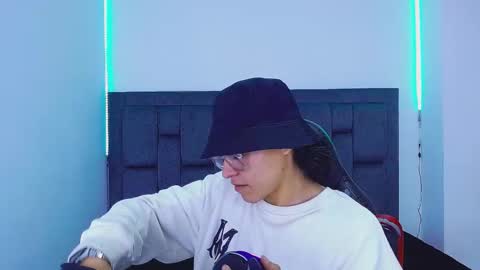 Snapshot of blade_sensual chatting on October 19, 2025, 8:26 am blade_sensual online show from October 19, 2025, 8:26 am