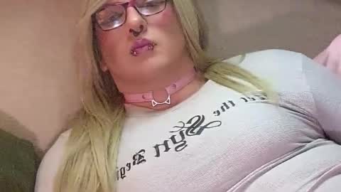 Snapshot of blakelytgirl chatting on February 5, 2025, 1:11 pm Blakely Morningstar online show from February 5, 2025, 1:11 pm