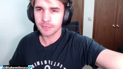 Snapshot of blakemiles2 chatting on December 4, 2024, 7:39 am Blake Miles online show from December 4, 2024, 7:39 am