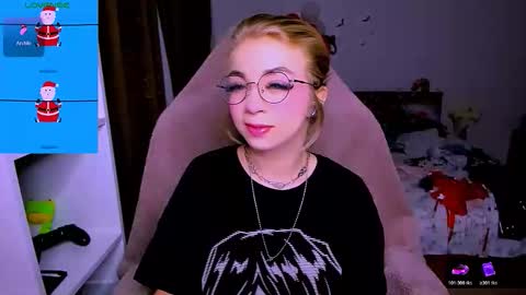 Nicole online show from December 22, 2025, 3:36 am